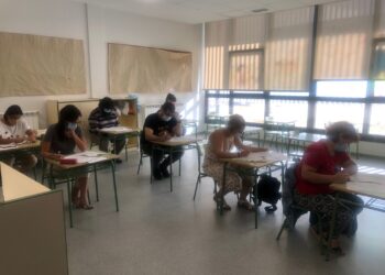 Medio centenar de aspirantes realiza la primera prueba de la oposición para la plaza de auxiliar técnico de biblioteca