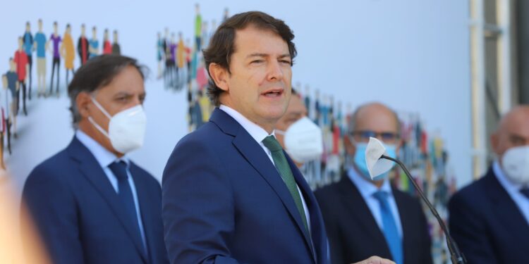 Primeras imágenes de la llegada de autoridades al recinto ferial de Salamaq 21