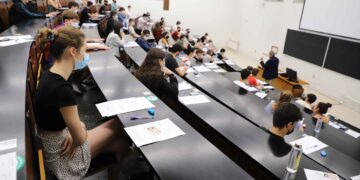 La Universidad pide a los centros universitarios recuperar la presencialidad total de la docencia