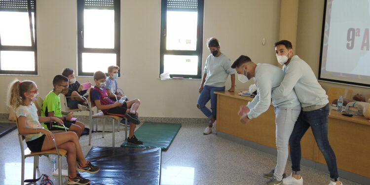 Éxito del primer taller infantil para que los niños aprendan técnicas de primeros auxilios