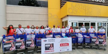 La Fundación Solidaridad Carrefour entrega a Cruz Roja material escolar por valor de 6.500 euros para familias con dificultades