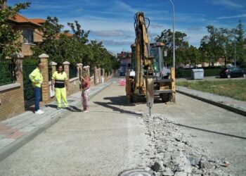 La renovación de más de 180 metros de tuberías en la calle Zurbarán evitará las averías en este tramo de la red de abastecimiento