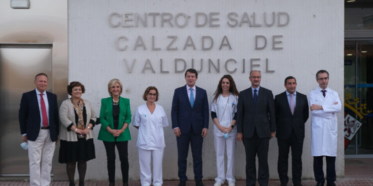 Mañueco defiende una atención sanitaria «de primera» en el mundo rural