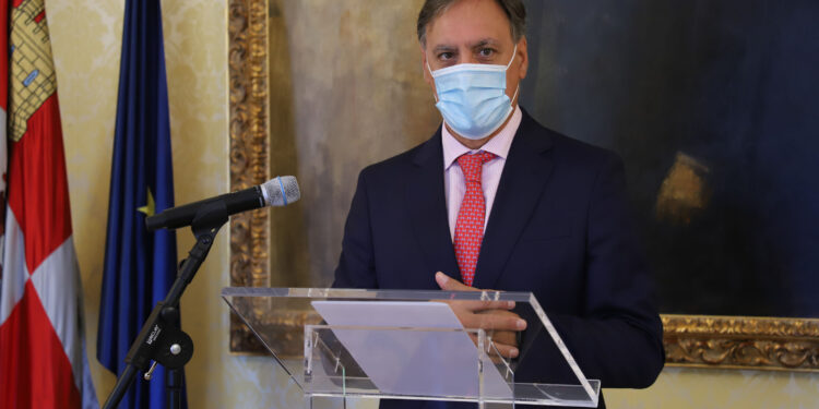 Alejandro Marcos, triunfador de la pasada feria taurina, recibe el premio a la ‘Mejor Faena’