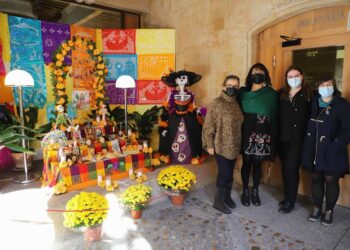 La Casa de las Conchas acoge un Altar de Día de Muertos para honrar esta tradición mexicana