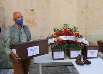 Salamanca Memoria y Justicia entrega los restos de siete represaliados durante la Guerra Civil procedentes de la exhumación en Castillejo de Martín Viejo