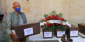 Salamanca Memoria y Justicia entrega los restos de siete represaliados durante la Guerra Civil procedentes de la exhumación en Castillejo de Martín Viejo