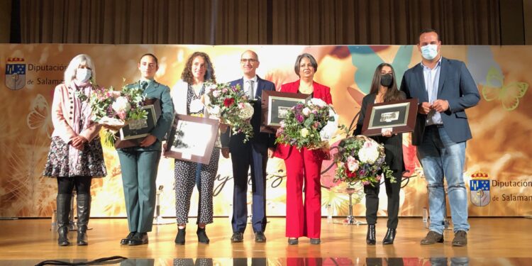 Reconocimiento a la mujer rural como pilar para el desarrollo de los pueblos