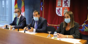 Los mayores de 70 años recibirán las vacunas de la gripe y la tercera dosis frente a la covid antes de final de año