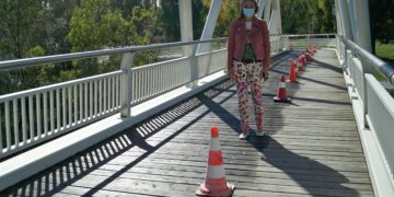 Puesta a punto y protección para el invierno de la pasarela que une la Isla del Soto con la Aldehuela