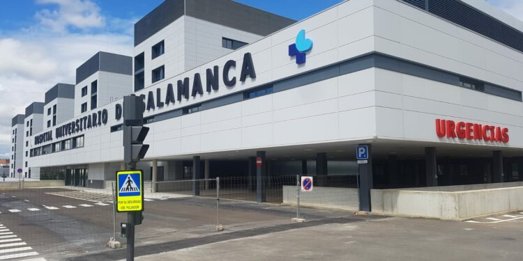 Lía, última niña nacida en el Hospital Clínico y Martina, primera del Hospital Universitario