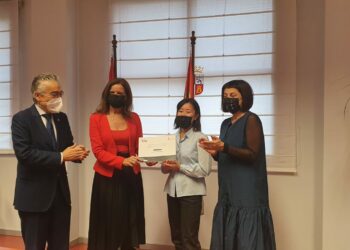 La diseñadora salmantina Julia Y. Brel logra el premio al mejor diseño presentado en el concurso ‘Art & Fashion’