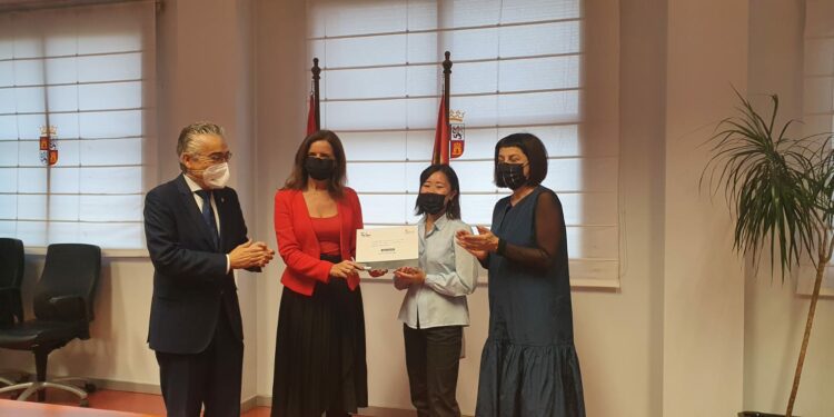 La diseñadora salmantina Julia Y. Brel logra el premio al mejor diseño presentado en el concurso ‘Art & Fashion’