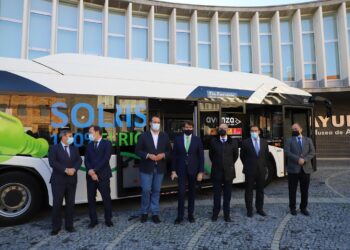 Santa Marta estrena el primer autobús 100% eléctrico que se incorpora al transporte metropolitano en Castilla y León