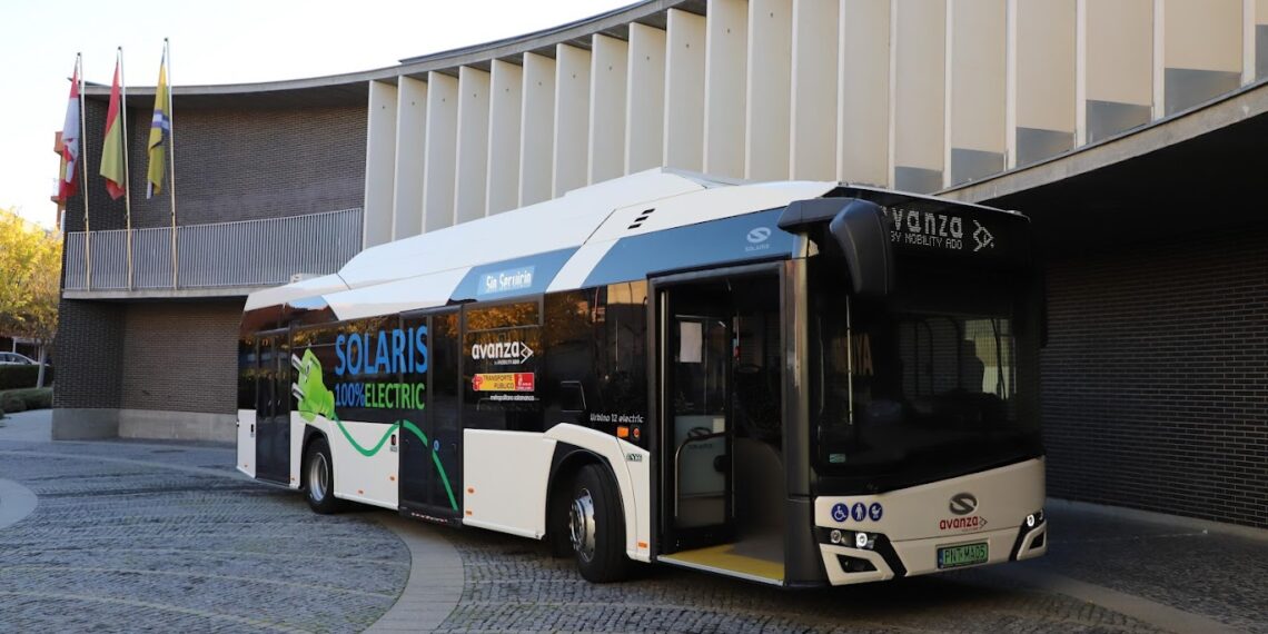Santa Marta estrena el primer autobús 100% eléctrico que se incorpora al transporte metropolitano en Castilla y León