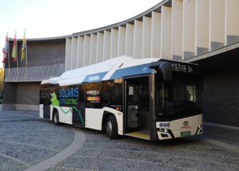 Santa Marta estrena el primer autobús 100% eléctrico que se incorpora al transporte metropolitano en Castilla y León