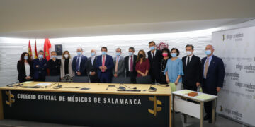 Toma de posesión de la nueva directiva del Colegio Oficial de Médicos de Salamanca, encabezada por Santiago Santa Cruz