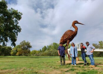 El naturista Joaquín Araújo visita Santa Marta para conocer el proyecto de ‘Arte Emboscado’