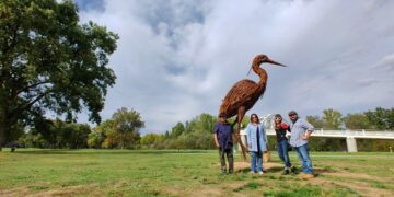 El naturista Joaquín Araújo visita Santa Marta para conocer el proyecto de ‘Arte Emboscado’