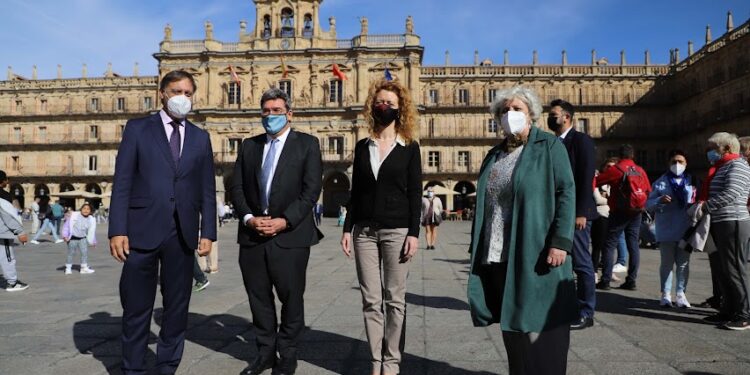 El ministro Escrivá adelanta en Salamanca que las ONG que se registren como colaboradoras del Ministerio de Inclusión podrán certificar el Ingreso Mínimo Vital a personas sin hogar