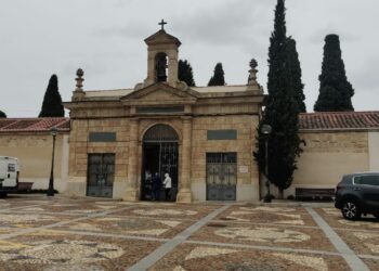 El dispositivo especial de tráfico y control de acceso a los cementerios se mantiene hasta el 2 de noviembre