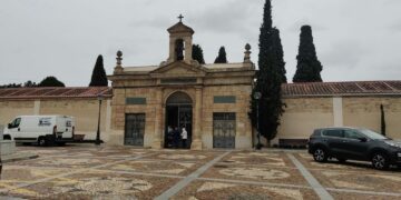 El dispositivo especial de tráfico y control de acceso a los cementerios se mantiene hasta el 2 de noviembre