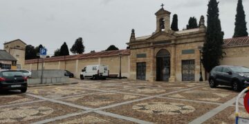 El dispositivo especial de tráfico y control de acceso a los cementerios se mantiene hasta el 2 de noviembre