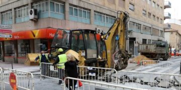 La renovación de tuberías en la Chinchibarra continúa la mejora de la red de agua que se acomete en cuarenta calles con una inversión superior a 2,5 millones
