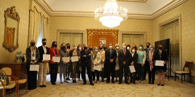 Apoyo municipal a la mujer en los puestos de alta dirección