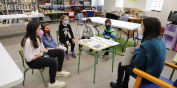 La biblioteca retoma las actividades con una original fiesta de pijamas de peluches, talleres de máscaras, yincanas familiares y cuentacuentos