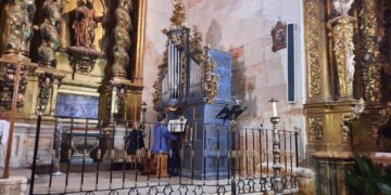 ‘Los Sonidos Centenarios’ del órgano dominan el ambiente en la iglesia de San Silvestre
