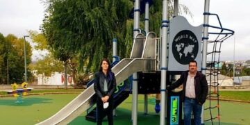 Los niños ya pueden jugar en el parque infantil de Villas del Helmántico