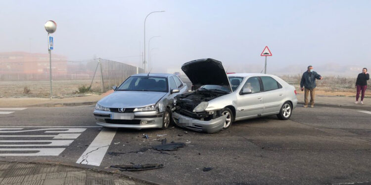 Colisión en el Camino del Canal con dos vehículos implicados