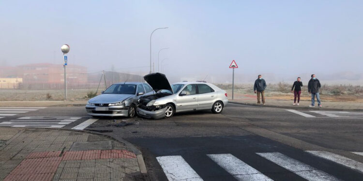 Colisión en el Camino del Canal con dos vehículos implicados