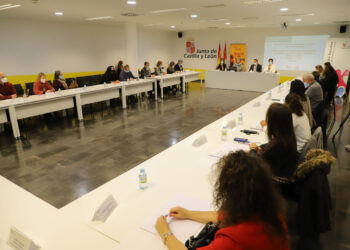 La consejería de Familia presenta la hoja de ruta para luchar contra la pobreza infantil