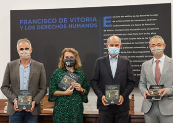 Miguel Barrueco presenta el libro ‘Crónicas de un tiempo de silencio’