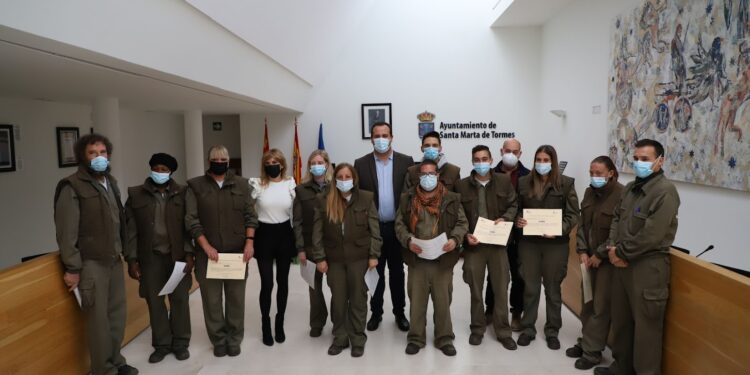 El ‘empleo verde’ abre nuevas posibilidades laborales a los diez alumnos que concluyen su formación en la mejora y conservación de zonas verdes