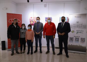 El Taller de Artes Plásticas y Visuales de AVIVA expone las obras de 16 jóvenes
