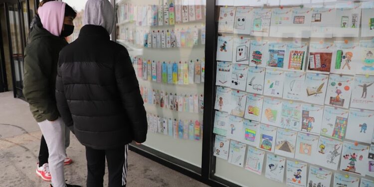 Los niños muestran su rechazo a la violencia con 478 dibujos por la igualdad