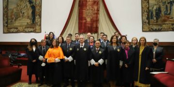 Jura de cargos e imposición de medallas a Graduados Sociales