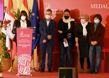 La cooperante salmantina María Hernández recibe la Medalla al Mérito Profesional de la Junta a título póstumo