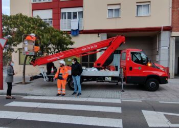 El cambio de luminarias supondrá un ahorro de 11.000 euros al año