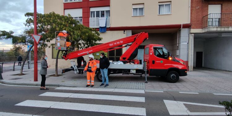 El cambio de luminarias supondrá un ahorro de 11.000 euros al año