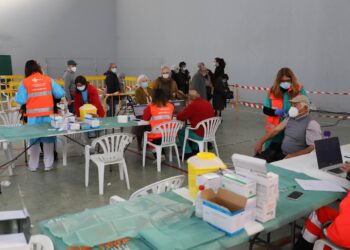 Buen ritmo en el inicio de la doble vacunación para los mayores de 70 años en Santa Marta