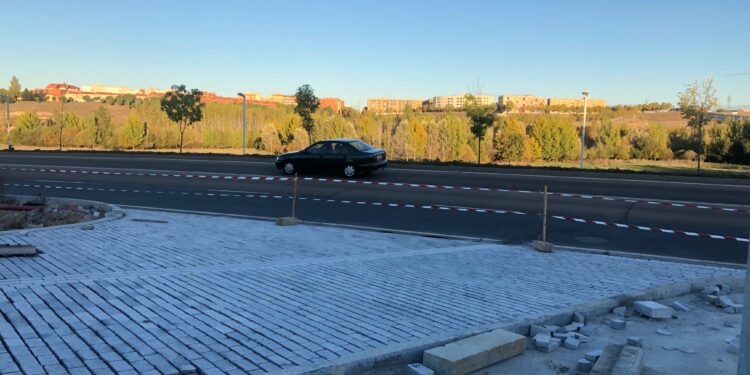 El paso de peatones seguro en la CL-512 desde la zona de Santher, a falta de autorización de Salamanca