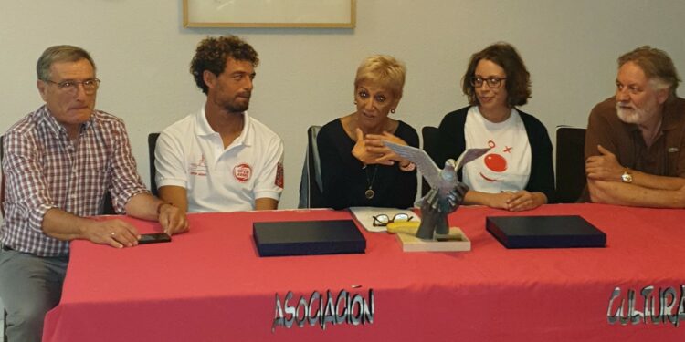 Emergencias Sanitarias de Salamanca y Policía Local de Santa Marta, XXIV Premio Tierno Galván a la Solidaridad y los Valores Humanos por su labor en la lucha contra la pandemia desde primera línea