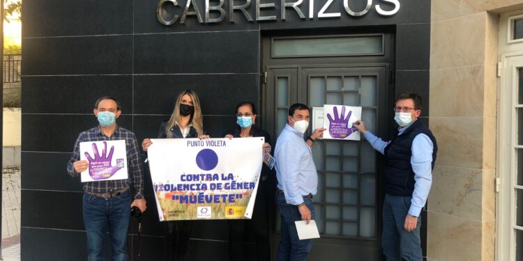 Comercios, autobuses y edificios municipales mostrarán su rechazo a la violencia de género