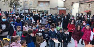 La fiesta de la castaña reúne a los vecinos para celebrar el Día del Niño