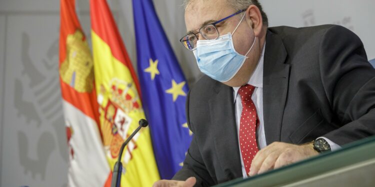 «Responsabilidad, ilusión y coraje», cartas de presentación del consejero de Sanidad, que pedirá el uso obligatorio de la mascarilla en espacios exteriores e intensificación de los cribados