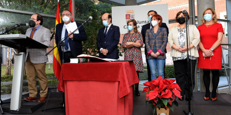 Jesús García-Cruces toma posesión como gerente regional de Salud